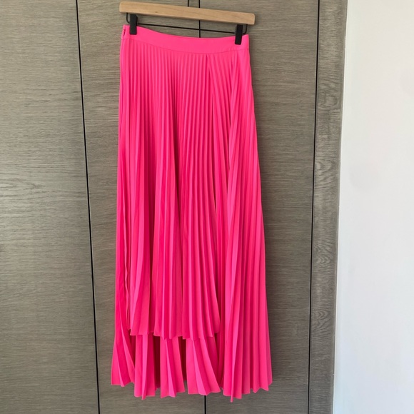 Balenciaga pink pleted asymmetrical skirt. - Picture 5 of 9